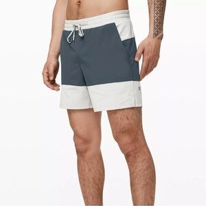 LULULEMON Lane Line Short 6" In Nightcap/silverstone